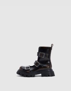 Distressed Round Toe Boots sold by Urban Revivo