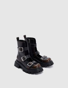 Distressed Round Toe Boots sold by Urban Revivo
