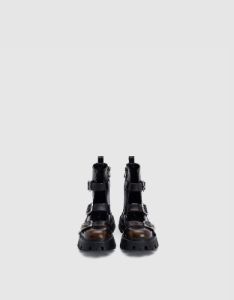 Distressed Round Toe Boots sold by Urban Revivo