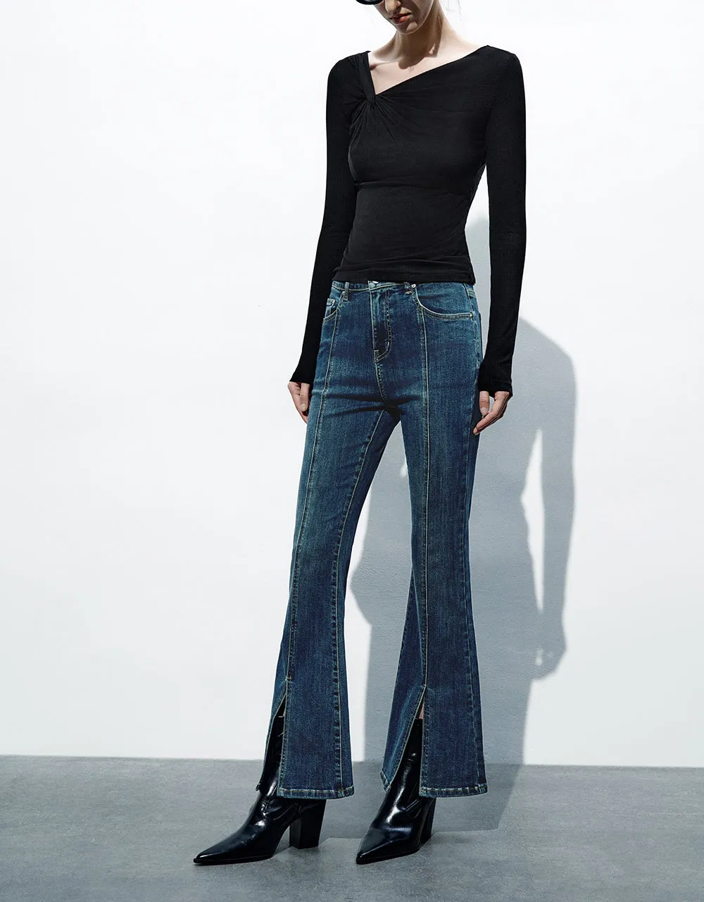 Split Hem Flare Jeans sold by Urban Revivo product image thumbnail 4