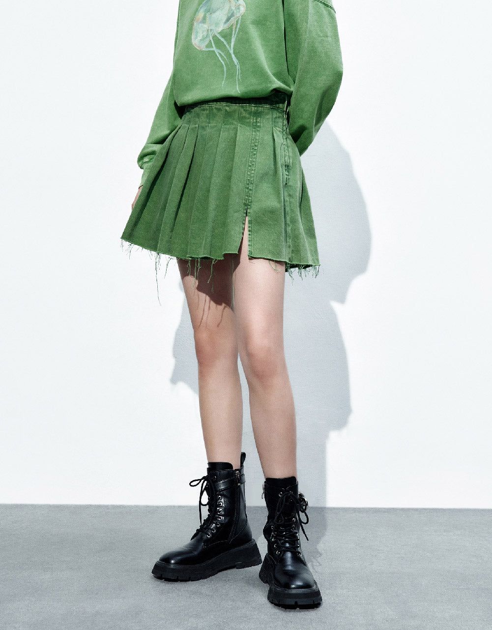 Pleated Mini A-Line Denim Skirt sold by Urban Revivo product image thumbnail 4