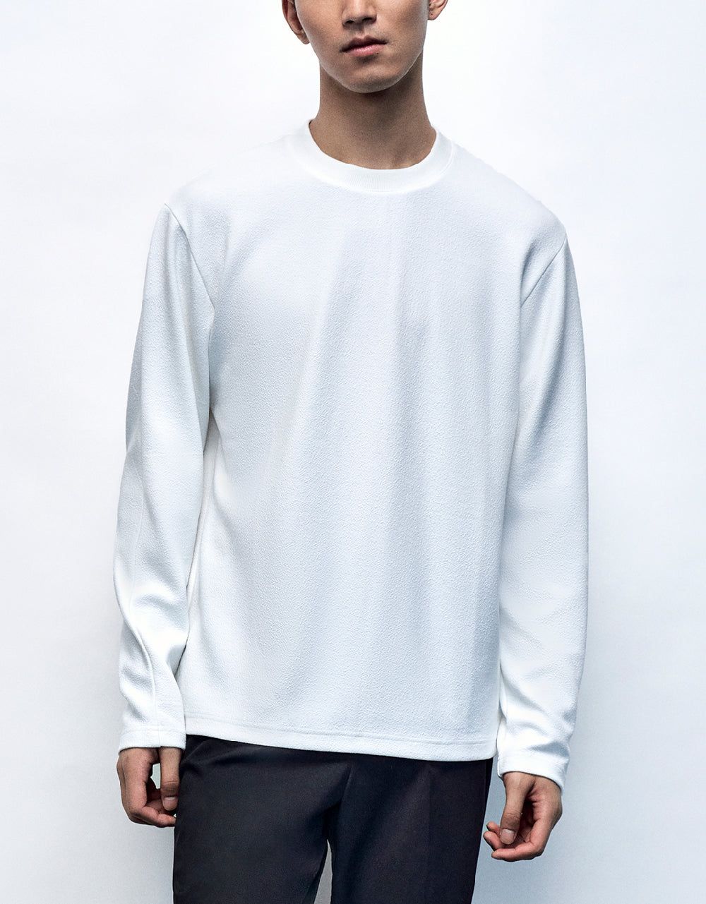 Straight Crew Neck Sweatshirt sold by Urban Revivo product image thumbnail 2