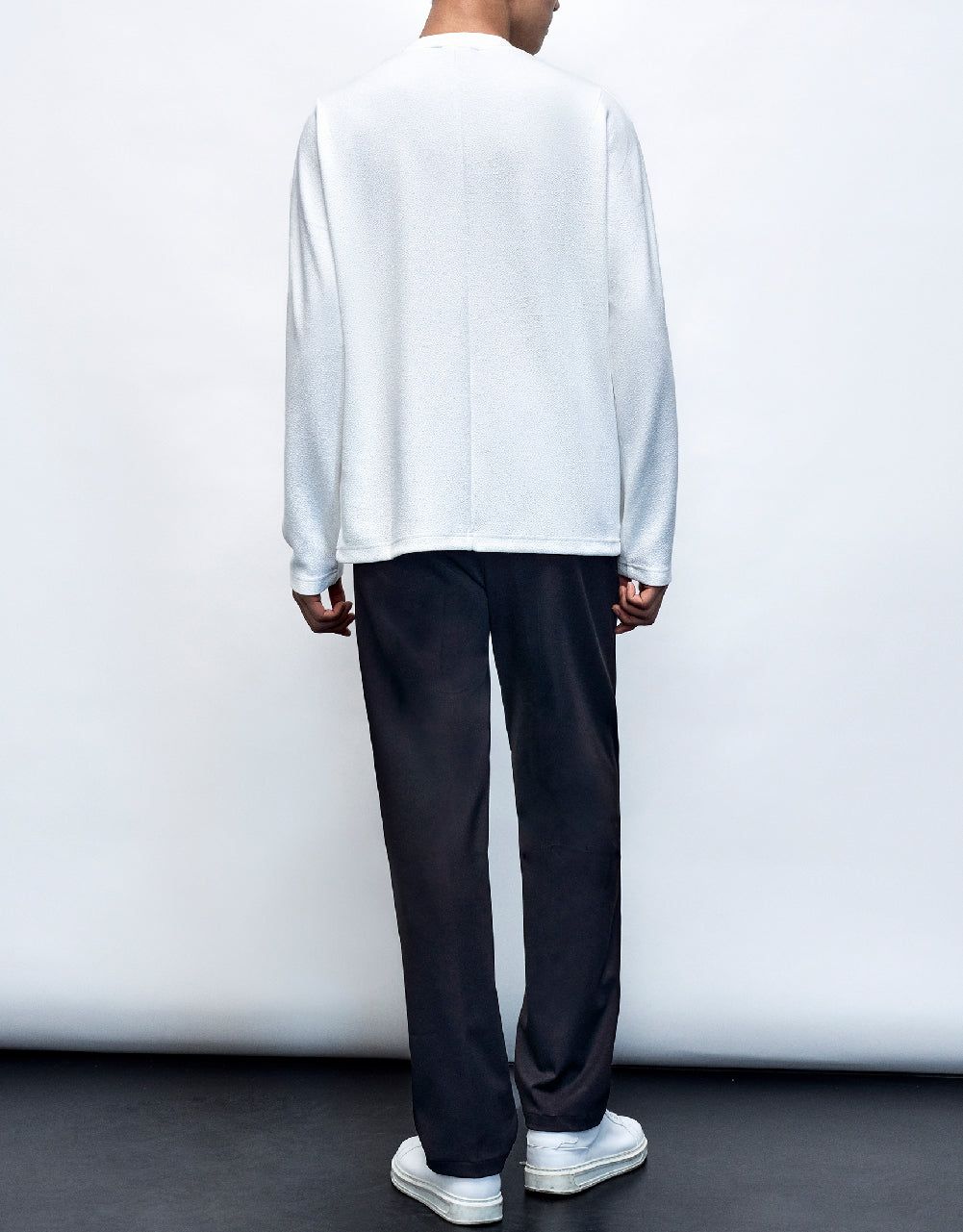 Straight Crew Neck Sweatshirt sold by Urban Revivo product image thumbnail 4