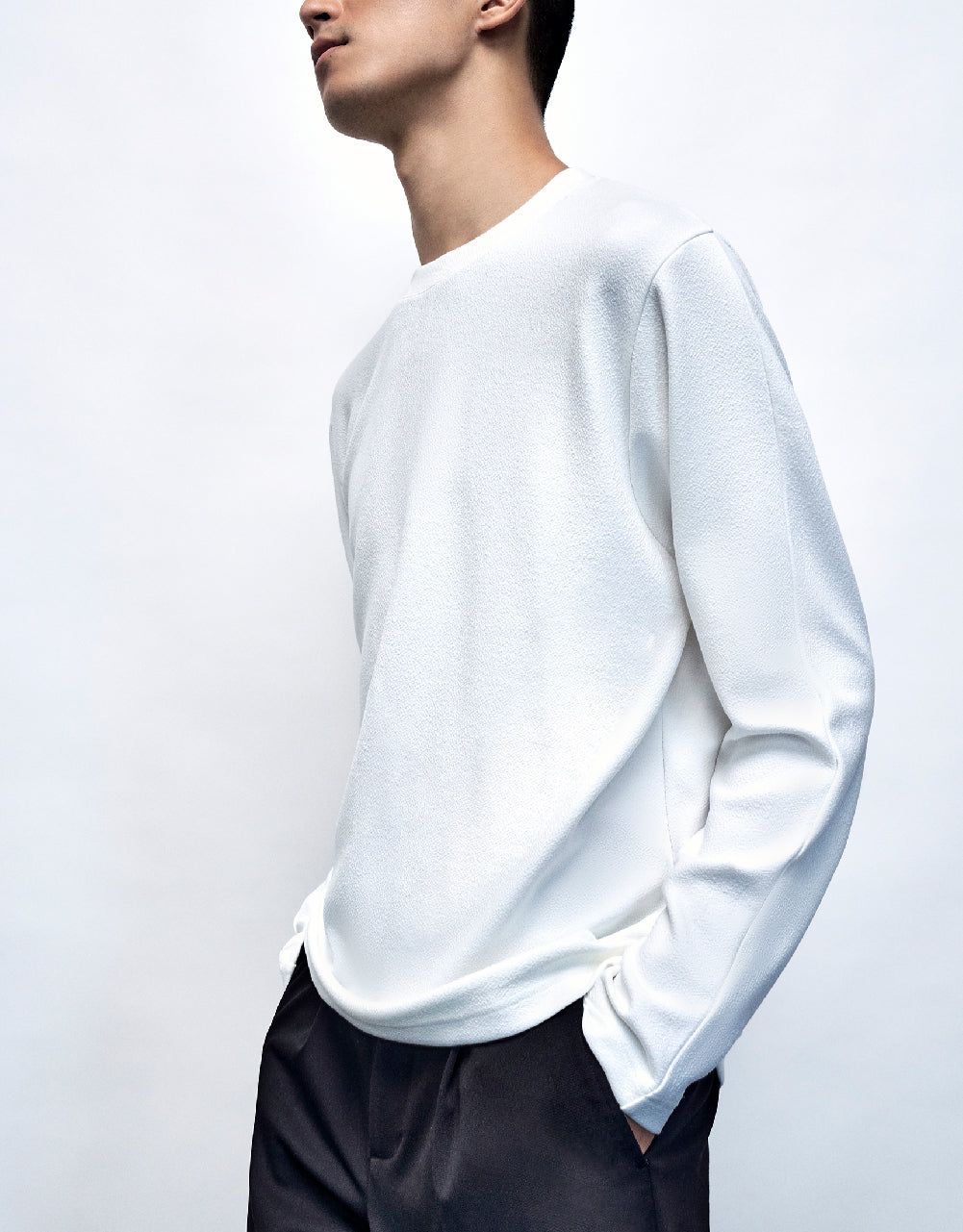 Straight Crew Neck Sweatshirt sold by Urban Revivo product image thumbnail 3