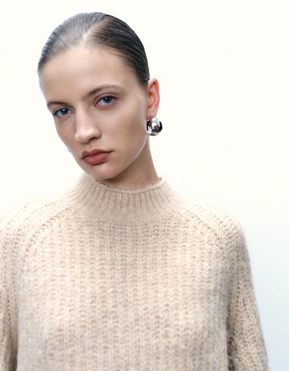 Raglan Sleeve Crew Neck Sweater sold by Urban Revivo product image thumbnail 4