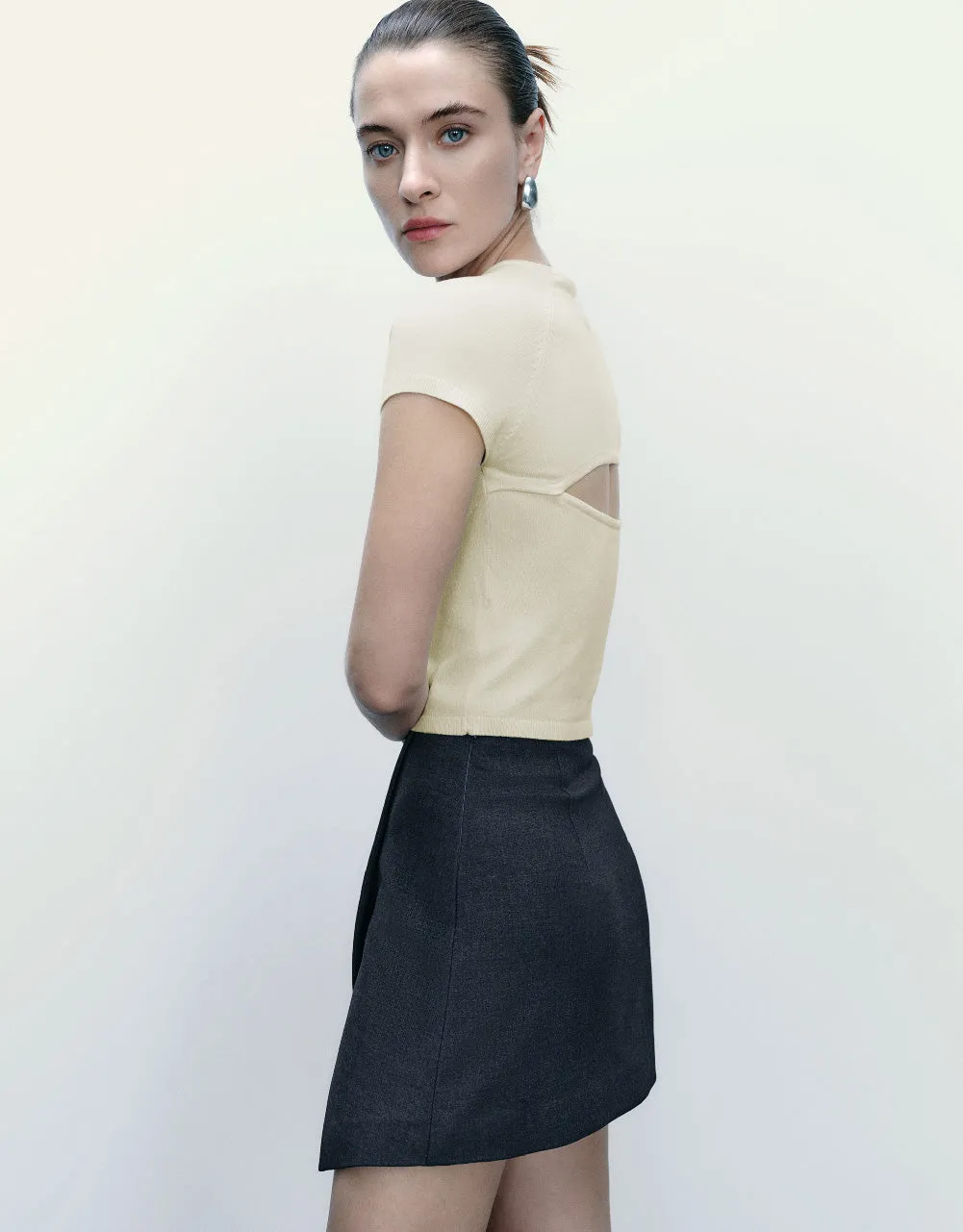 Skinny Crew Neck Knitted T-Shirt sold by Urban Revivo product image thumbnail 3