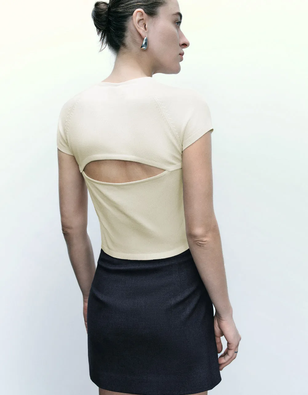 Skinny Crew Neck Knitted T-Shirt sold by Urban Revivo product image thumbnail 4