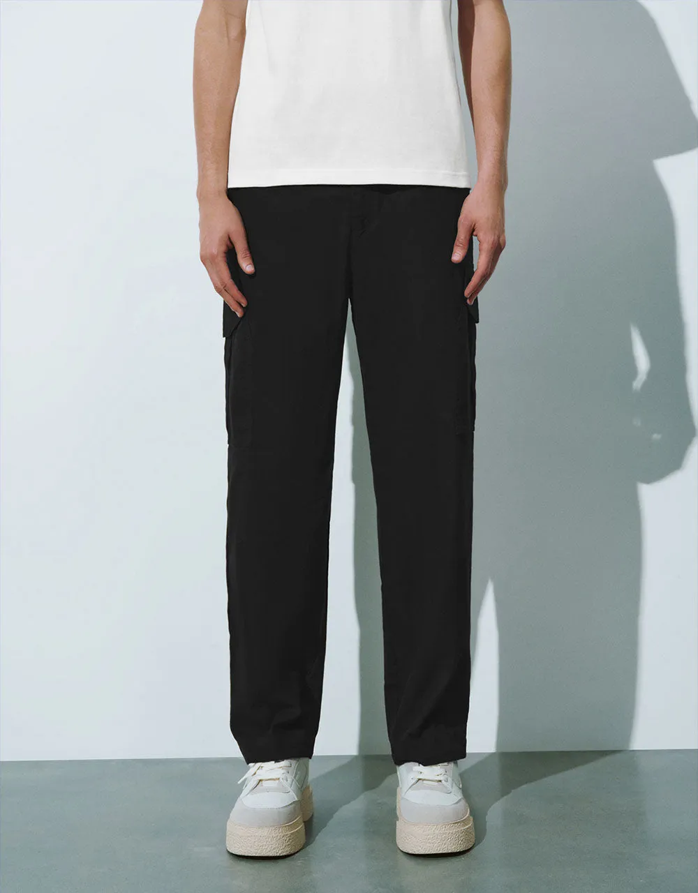 Loose Straight Pants sold by Urban Revivo product image thumbnail 2