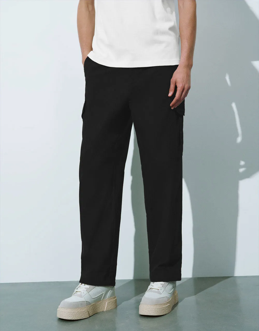 Loose Straight Pants sold by Urban Revivo product image thumbnail 4