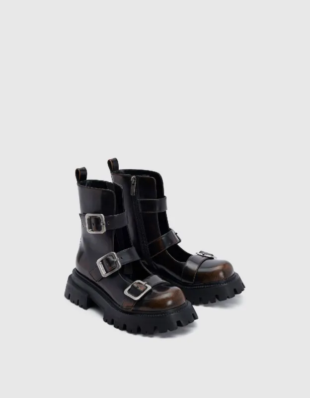 Distressed Round Toe Boots sold by Urban Revivo