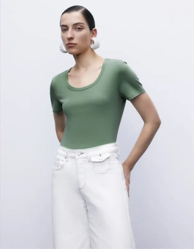 Plain Crew Neck T-Shirt sold by Urban Revivo