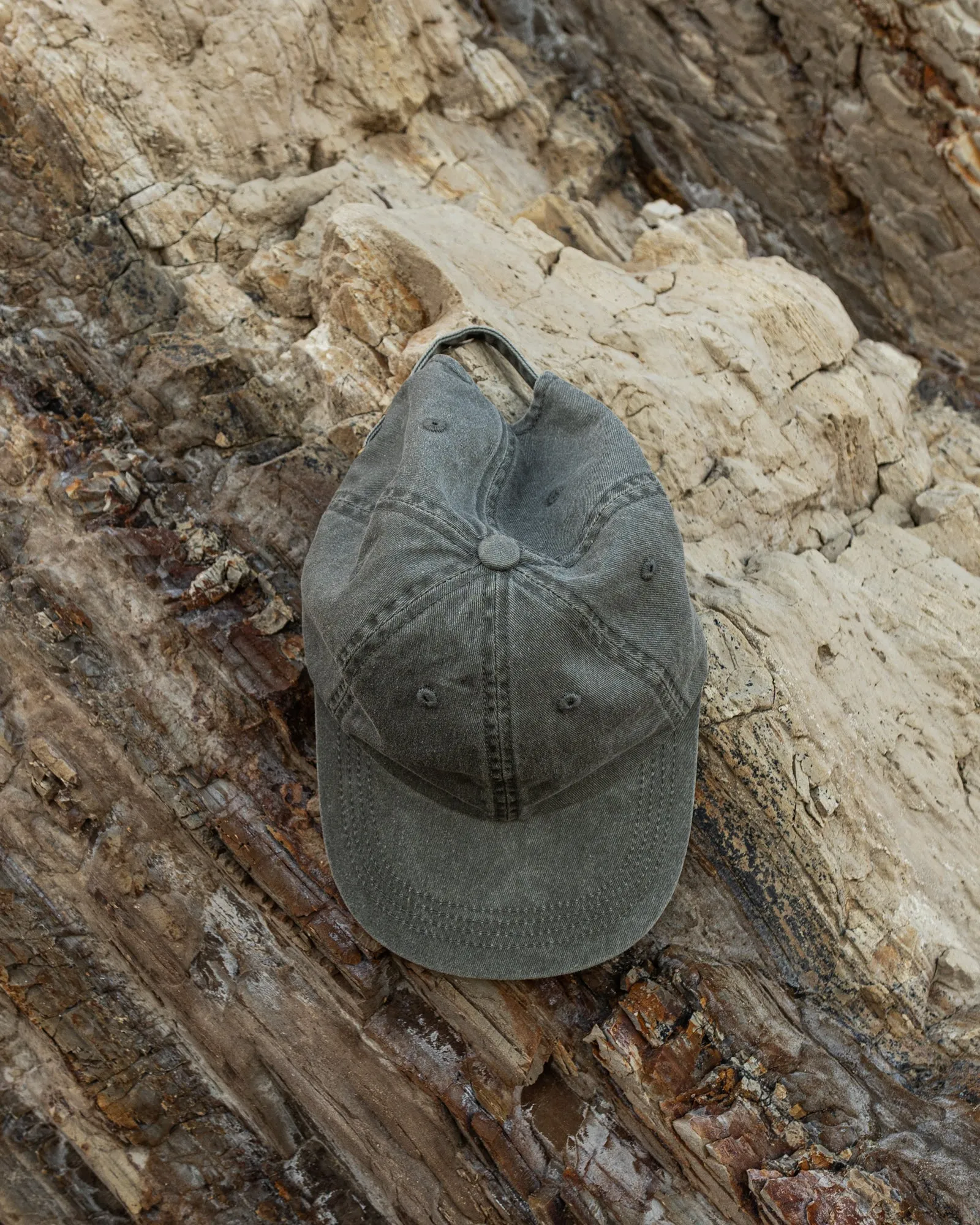The Vintage Cap sold by ANIÁN