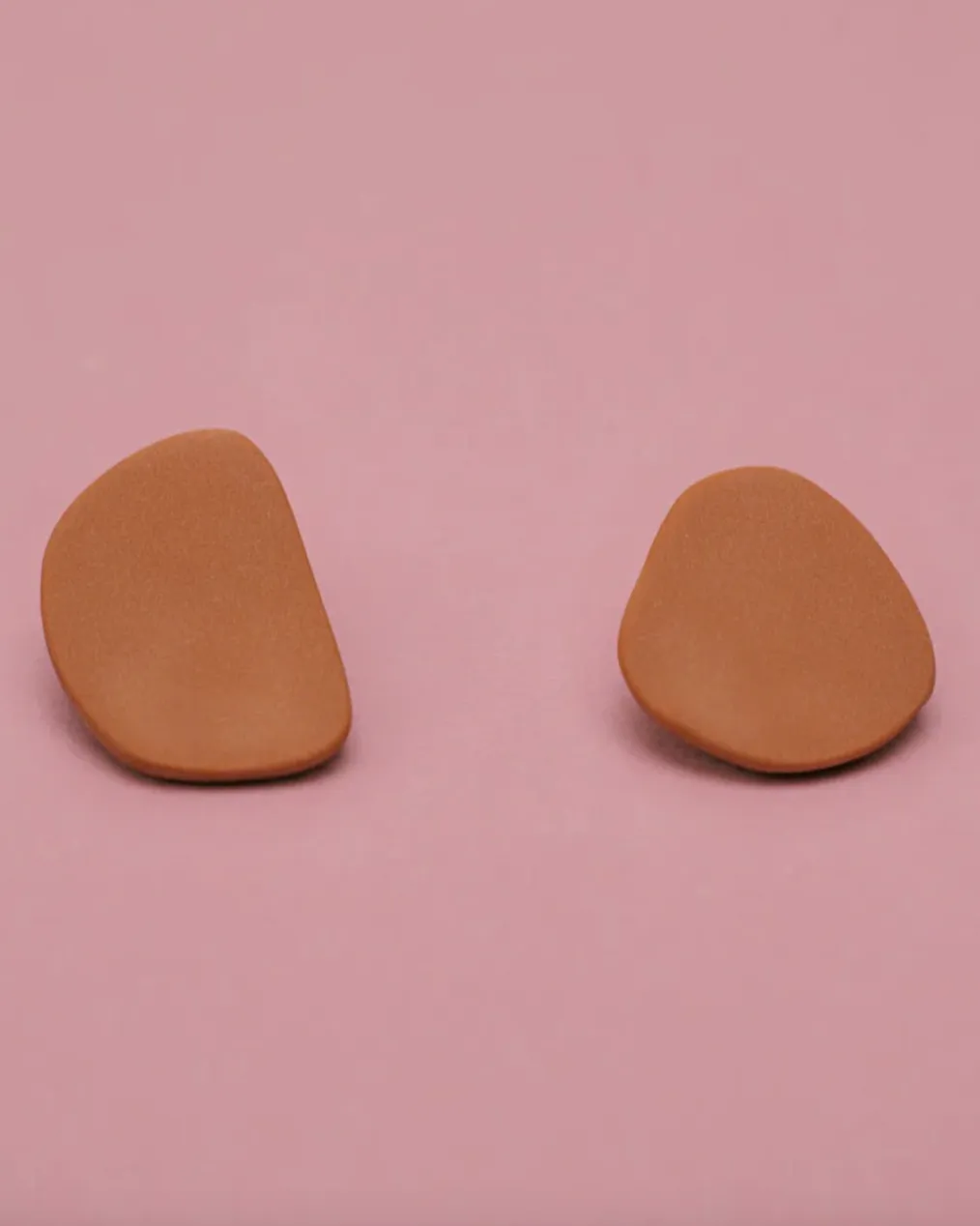 KÉKÉRÉ earrings by Adé sold by atelier b product image thumbnail 2