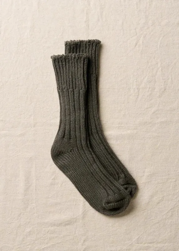 Thick ribbed socks by Yahae sold by atelier b