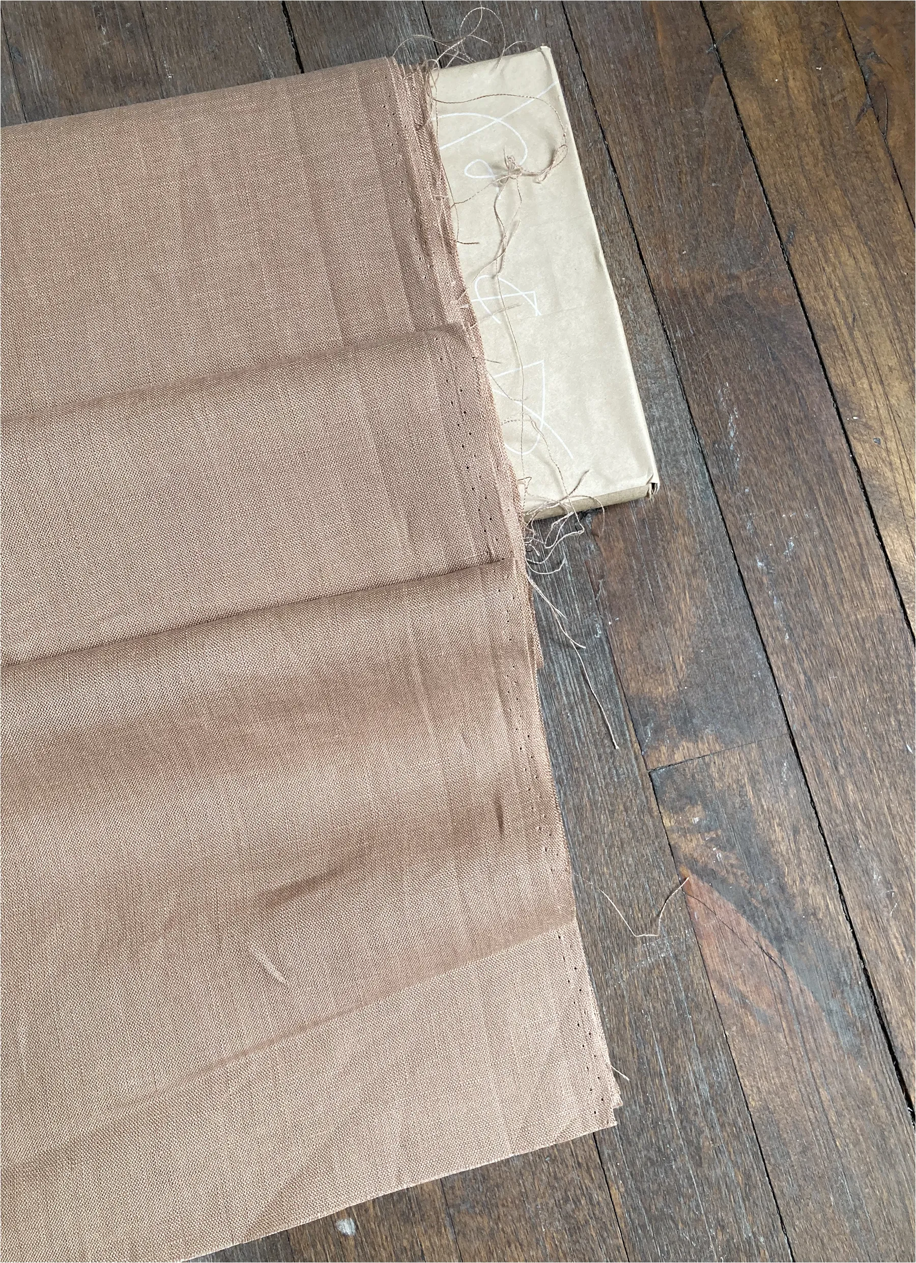 Cinnamon linen, by the half meter sold by atelier b
