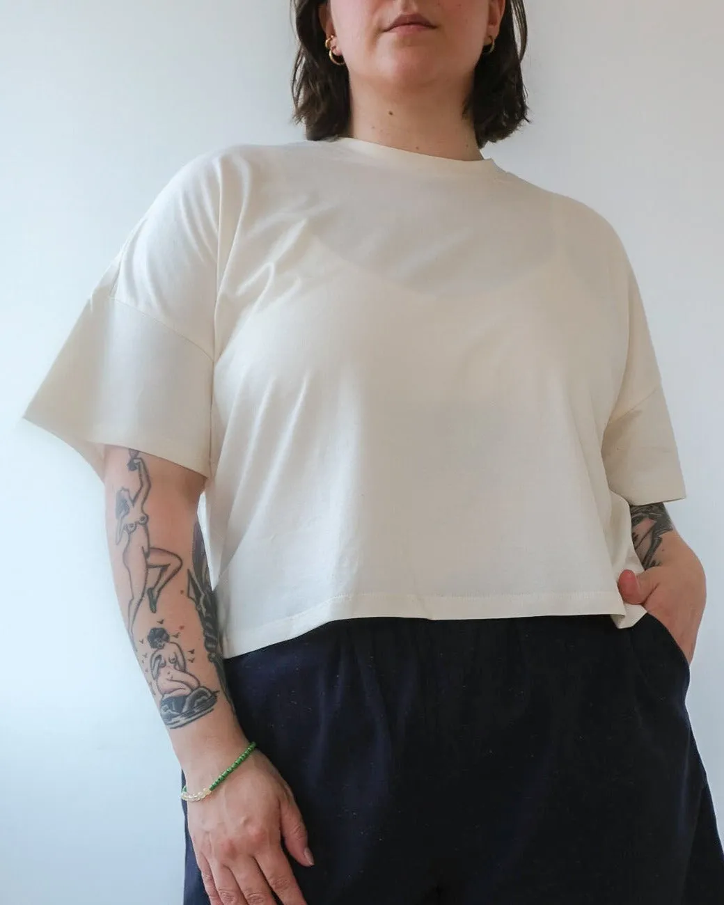 Boxy t-shirt No2470w, solid colours sold by atelier b