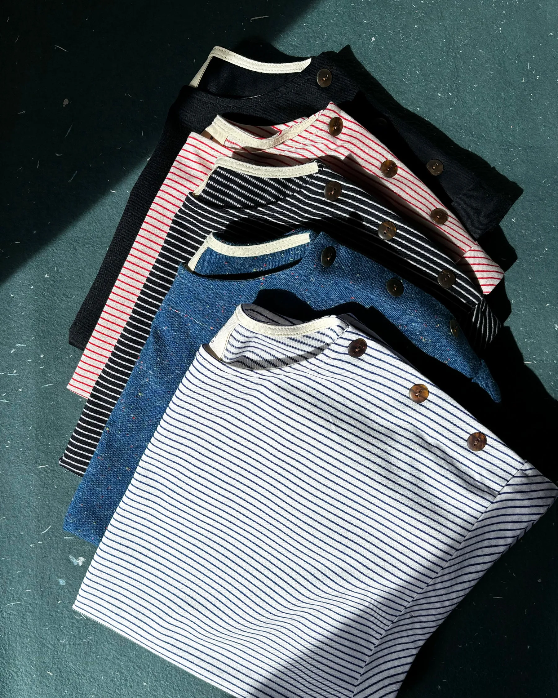 Cap sleeve top No2504w, solid colours and stripes sold by atelier b