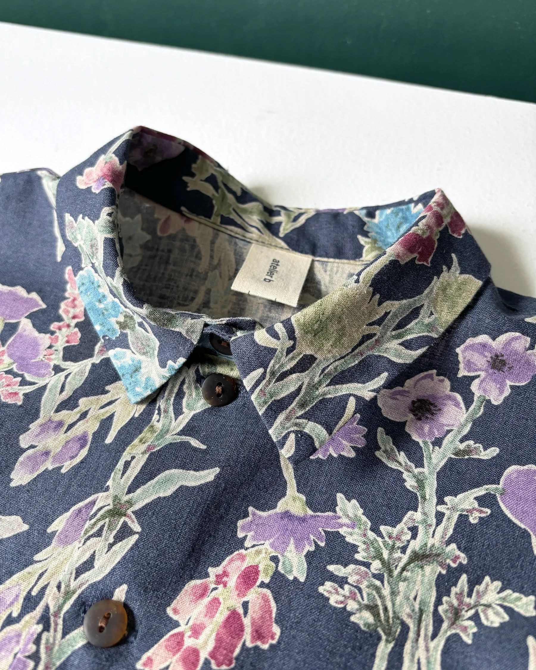 Loose-fitting shirt No2511w, floral sold by atelier b product image thumbnail 2