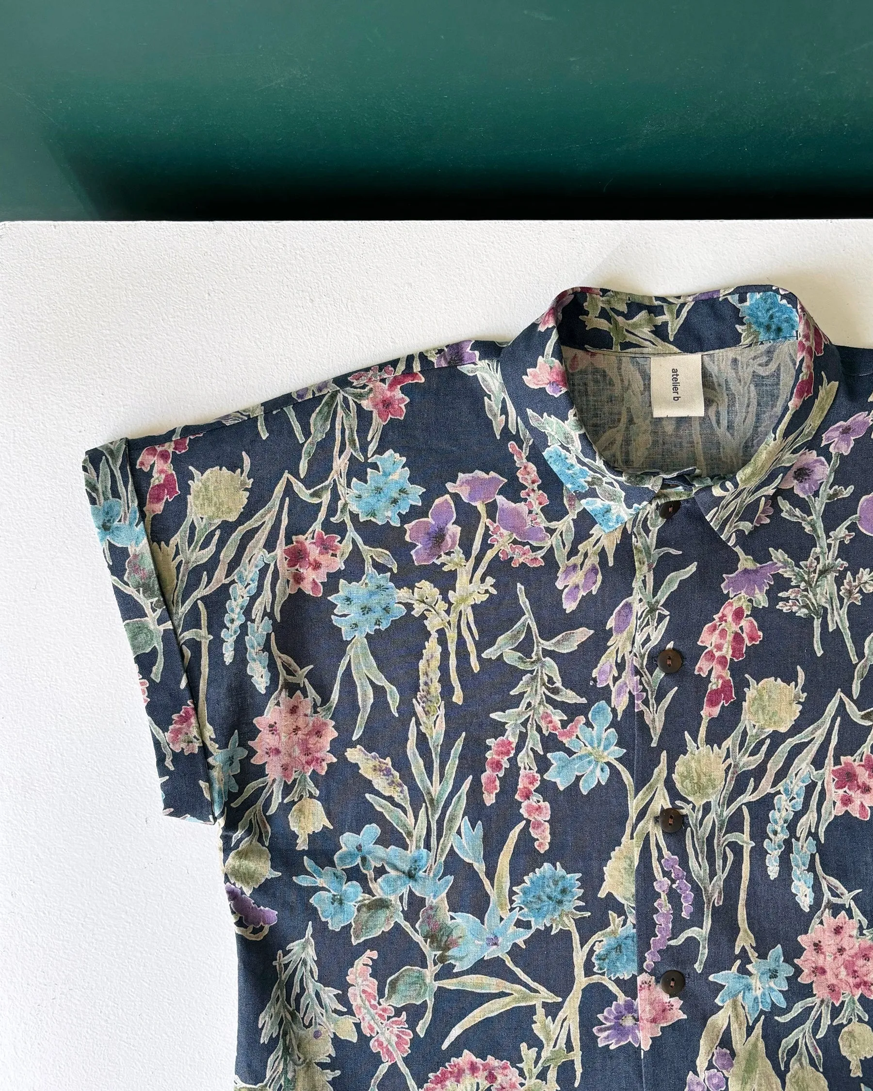 Loose-fitting shirt No2511w, floral sold by atelier b