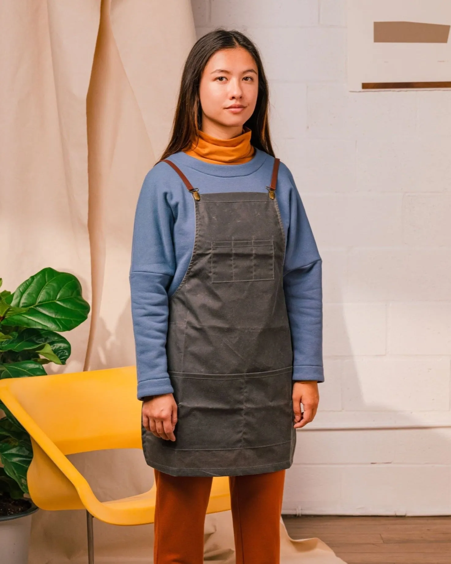Unisex waxed apron No6096ub sold by atelier b product image thumbnail 3