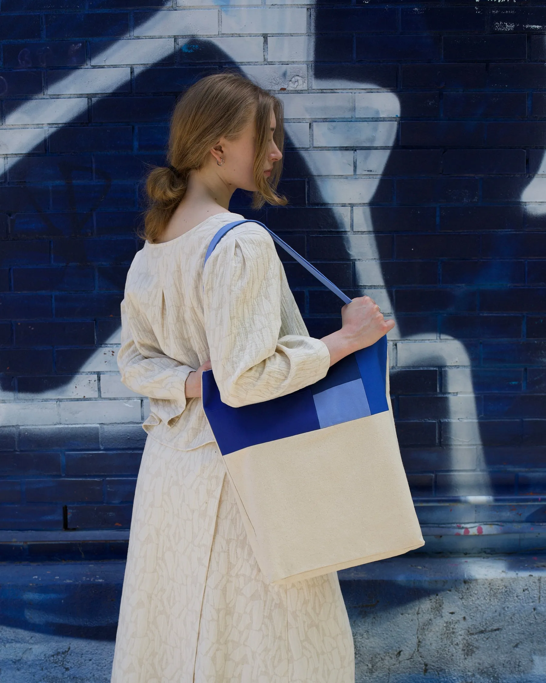 Tote No.03 by Madeleine Muir x atelier b sold by atelier b product image thumbnail 3