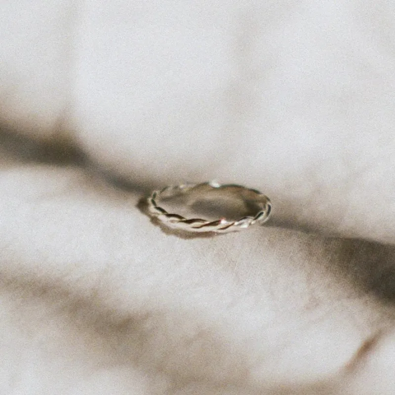 Silver intertwined ring by La Manufacture made by atelier b