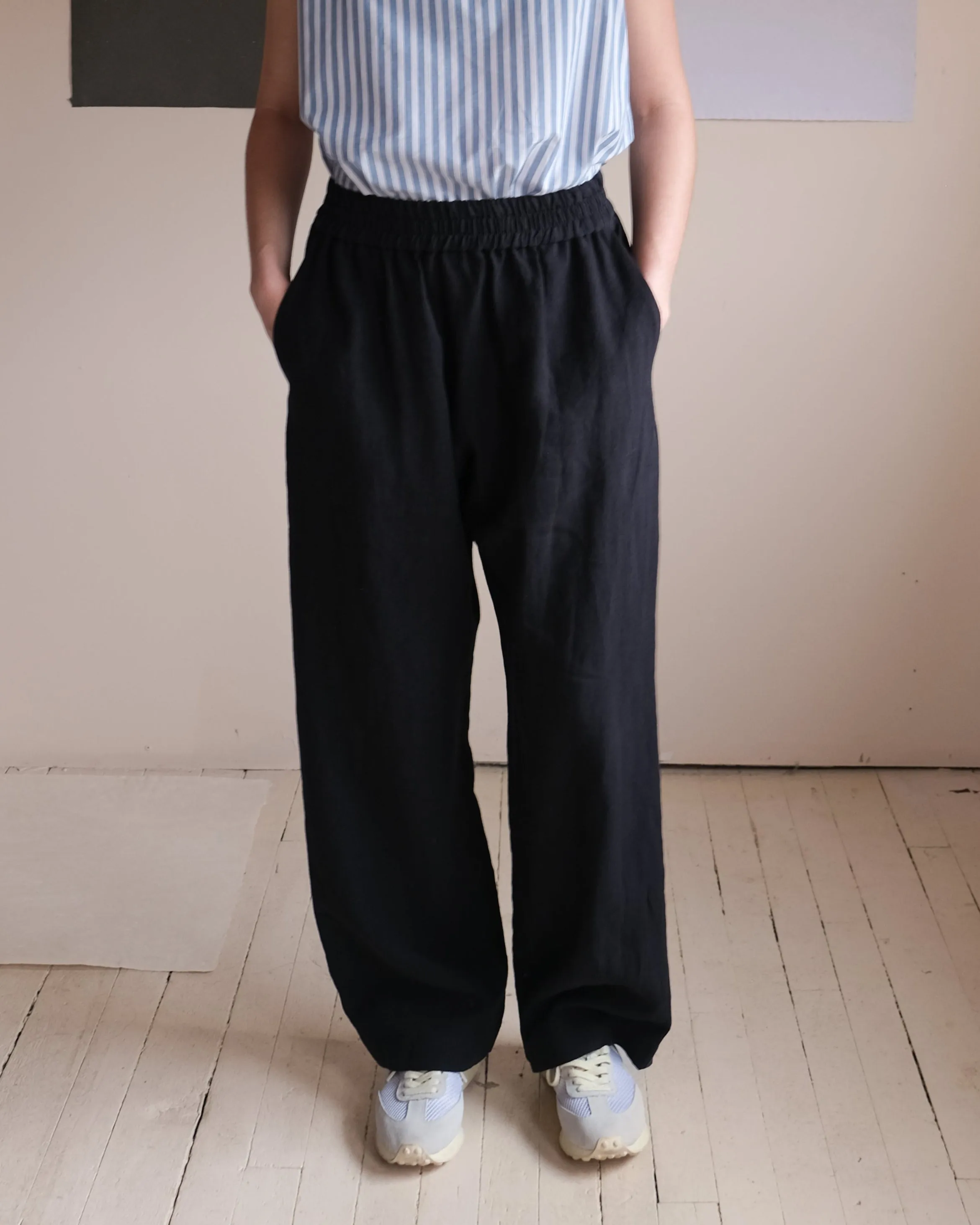 Loose-fitting pants No2534u sold by atelier b
