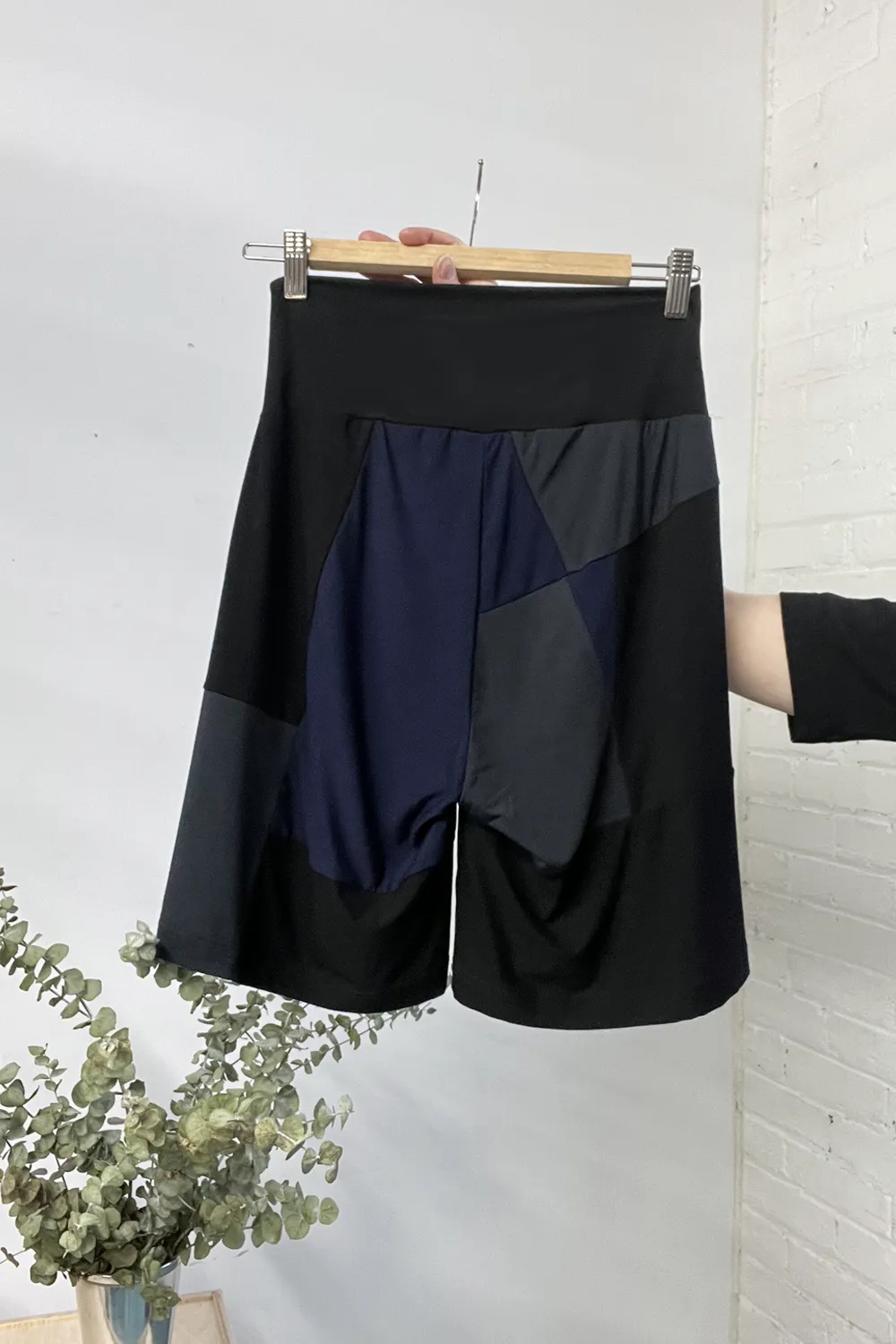 ZW ENROUTE Short - S sold by Anne Mulaire product image thumbnail 2