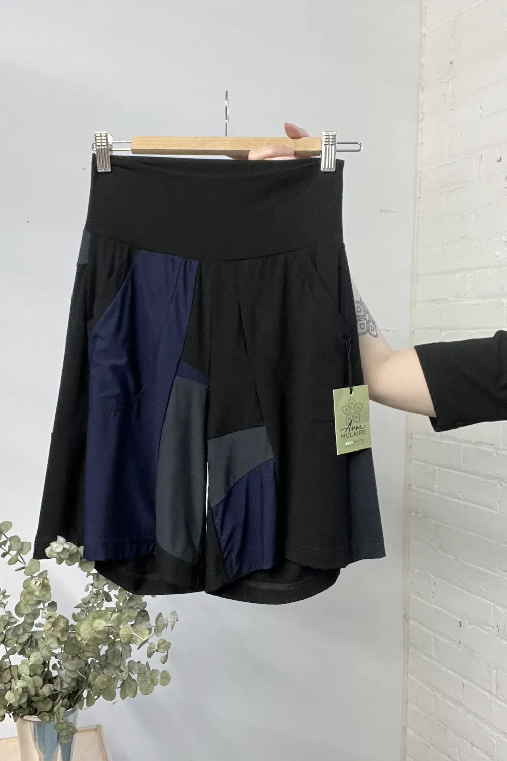 ZW ENROUTE Short - S sold by Anne Mulaire