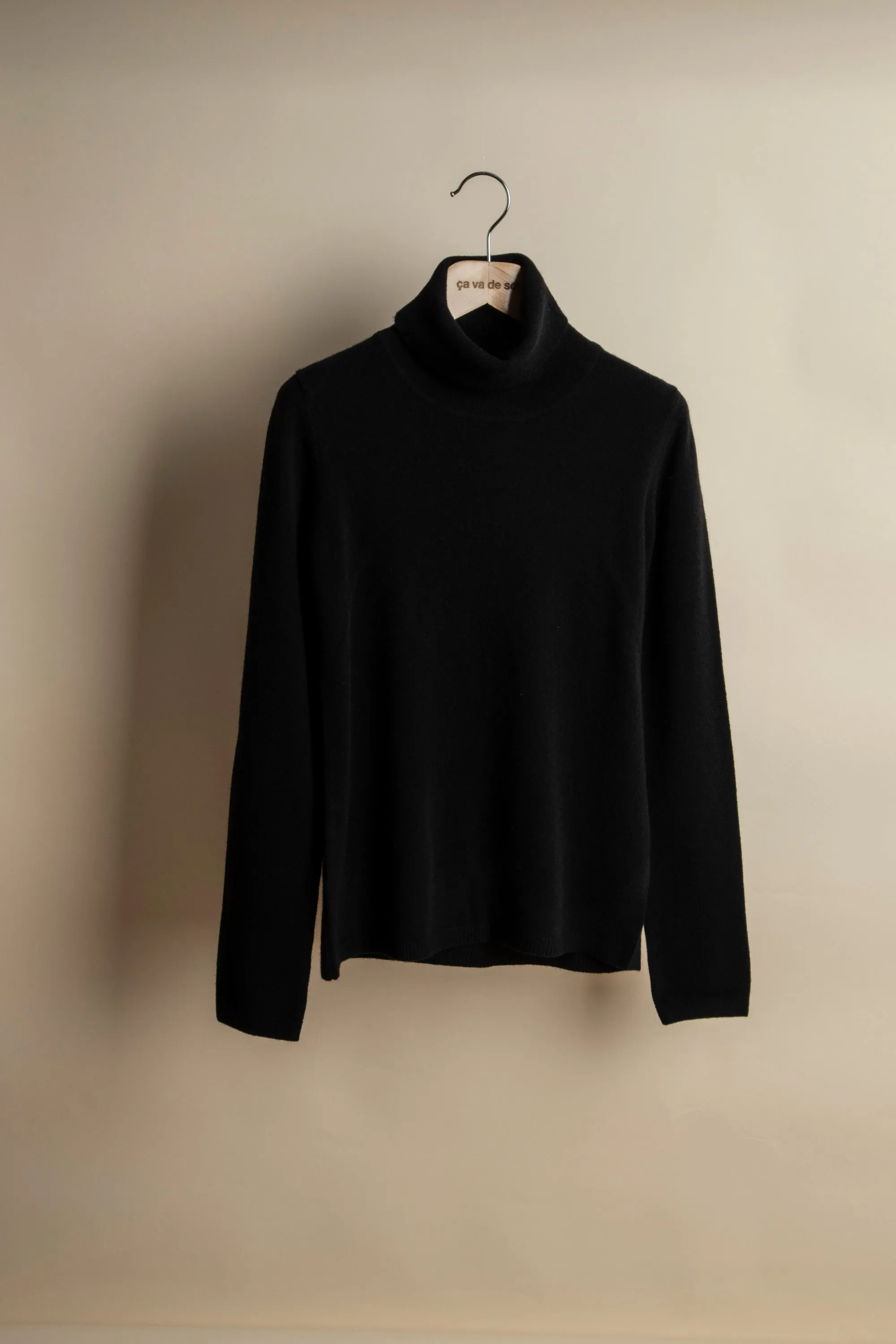 OPERA black24 sold by ça va de soi