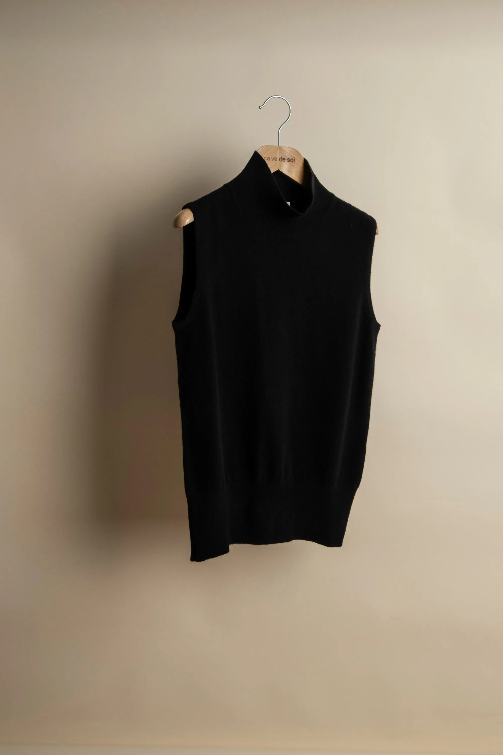 TEMA black sold by ça va de soi