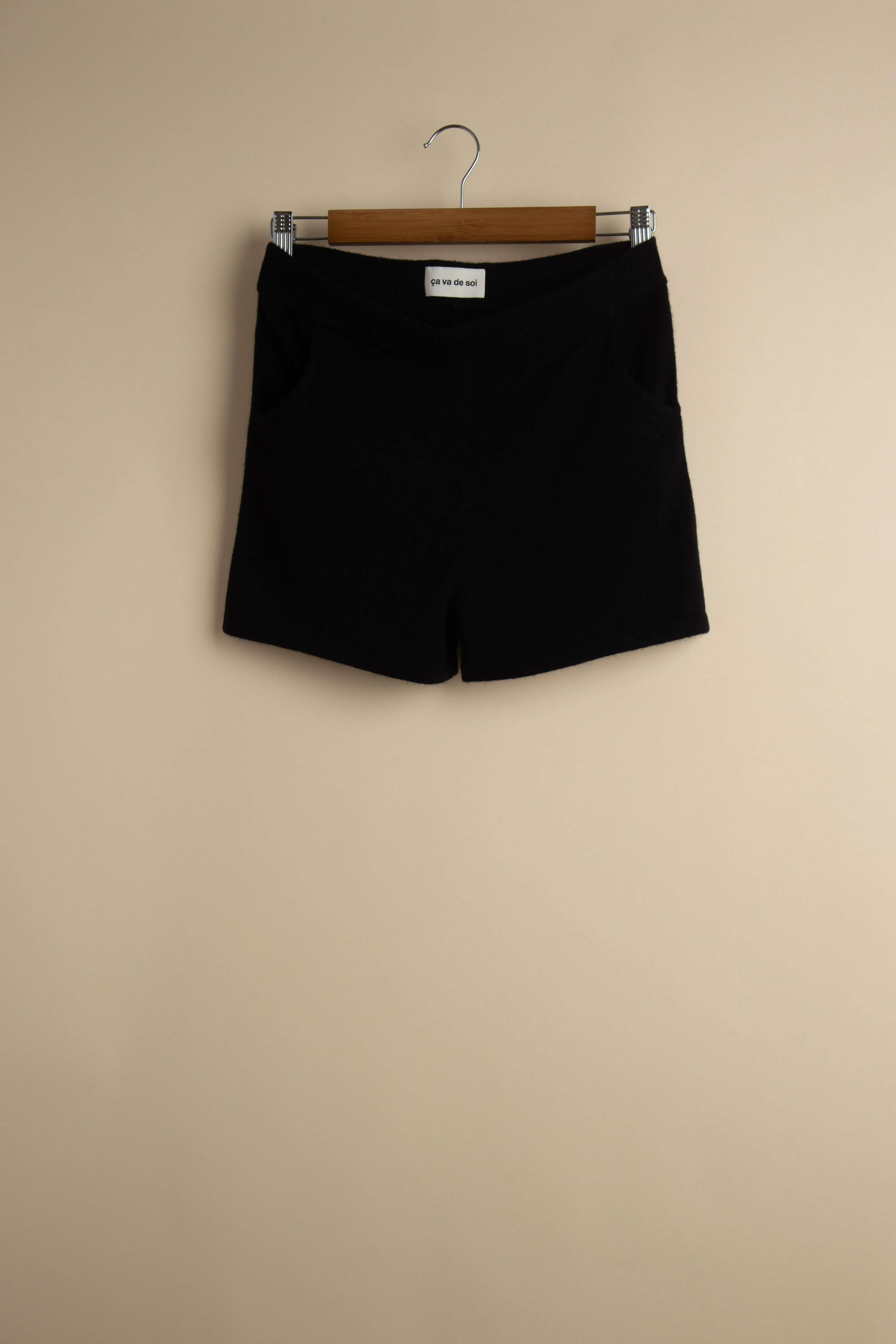 OULAN black sold by ça va de soi