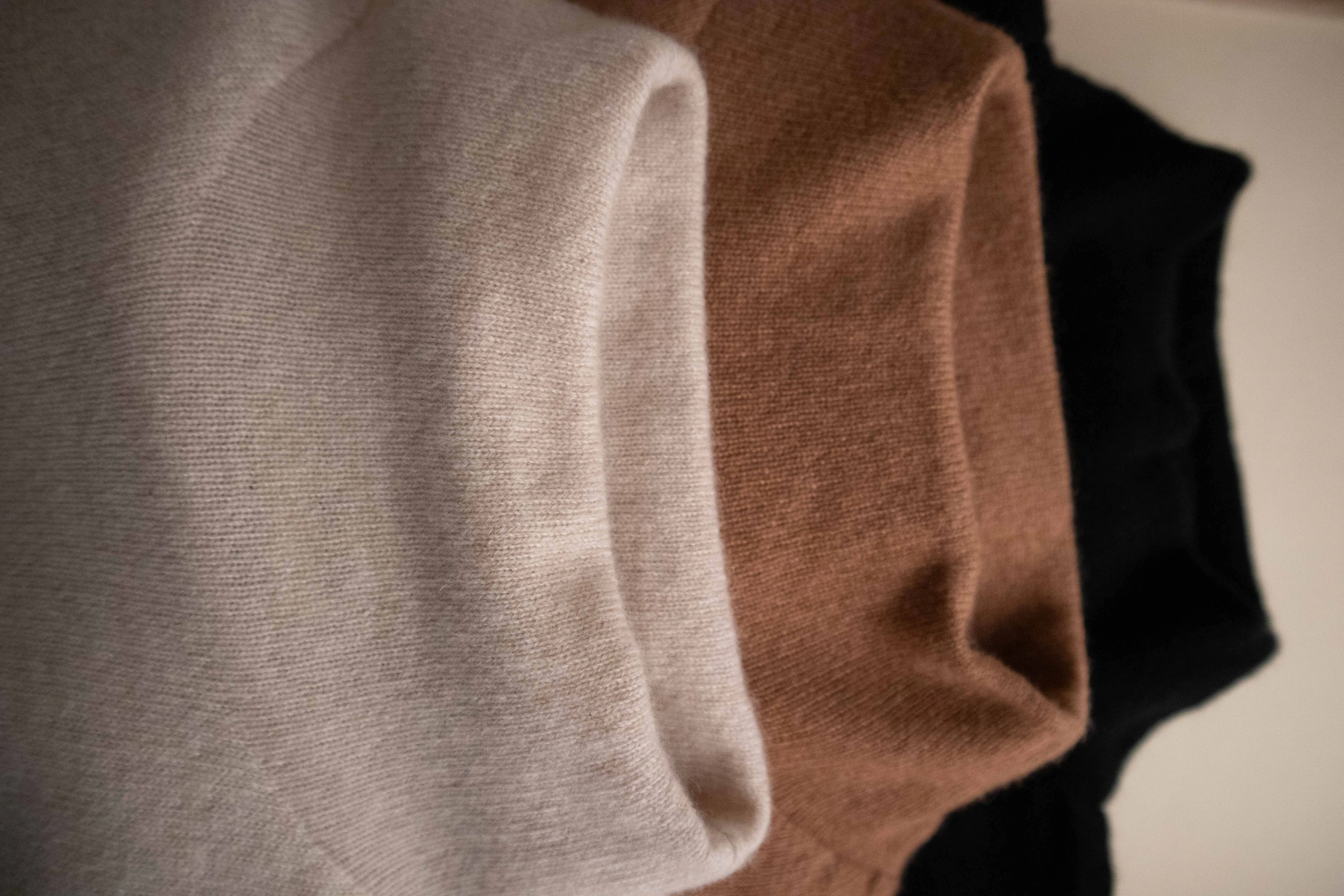 URAT black sold by ça va de soi product image thumbnail 4