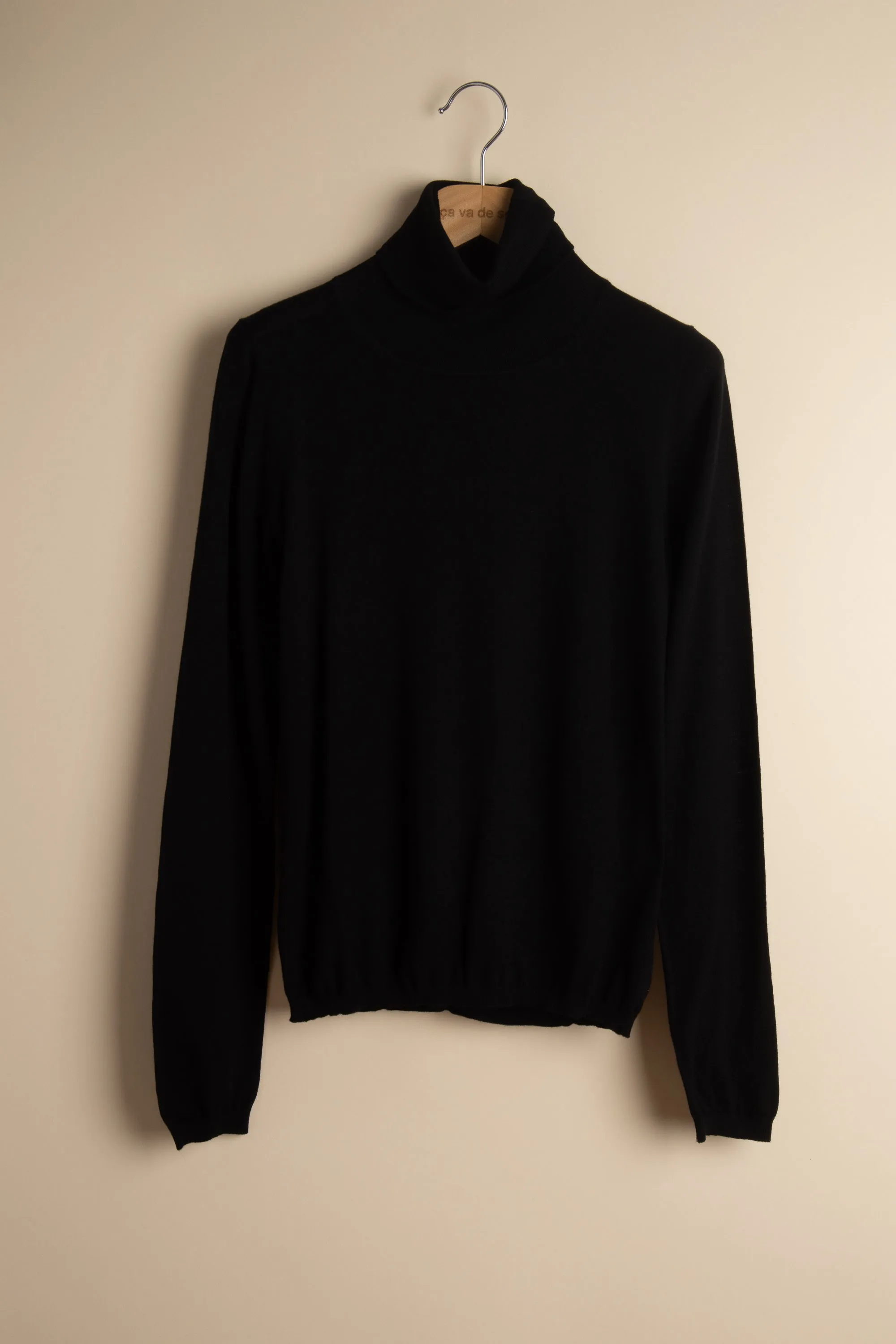 BARI nero sold by ça va de soi