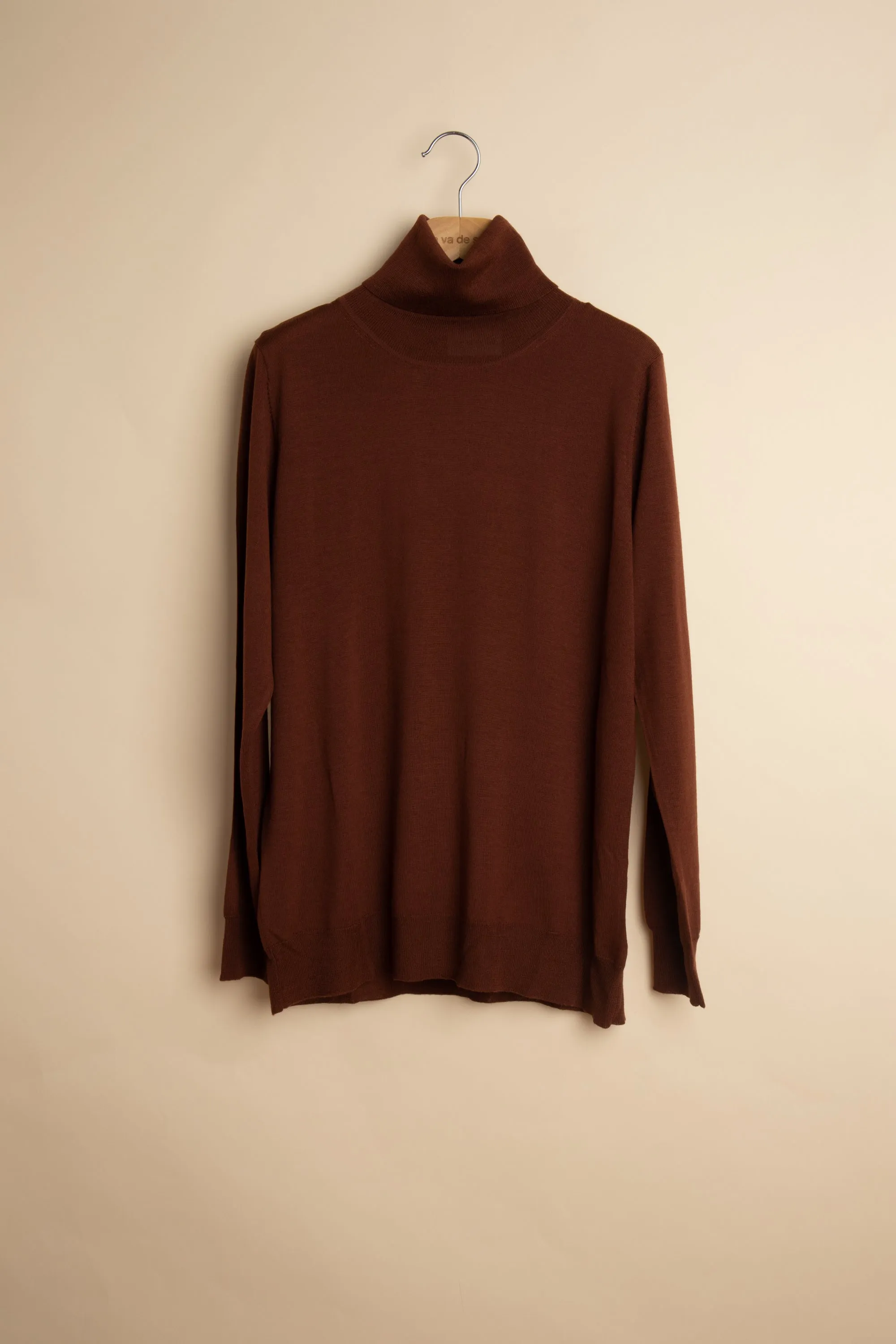 AUSTEN mahogany sold by ça va de soi