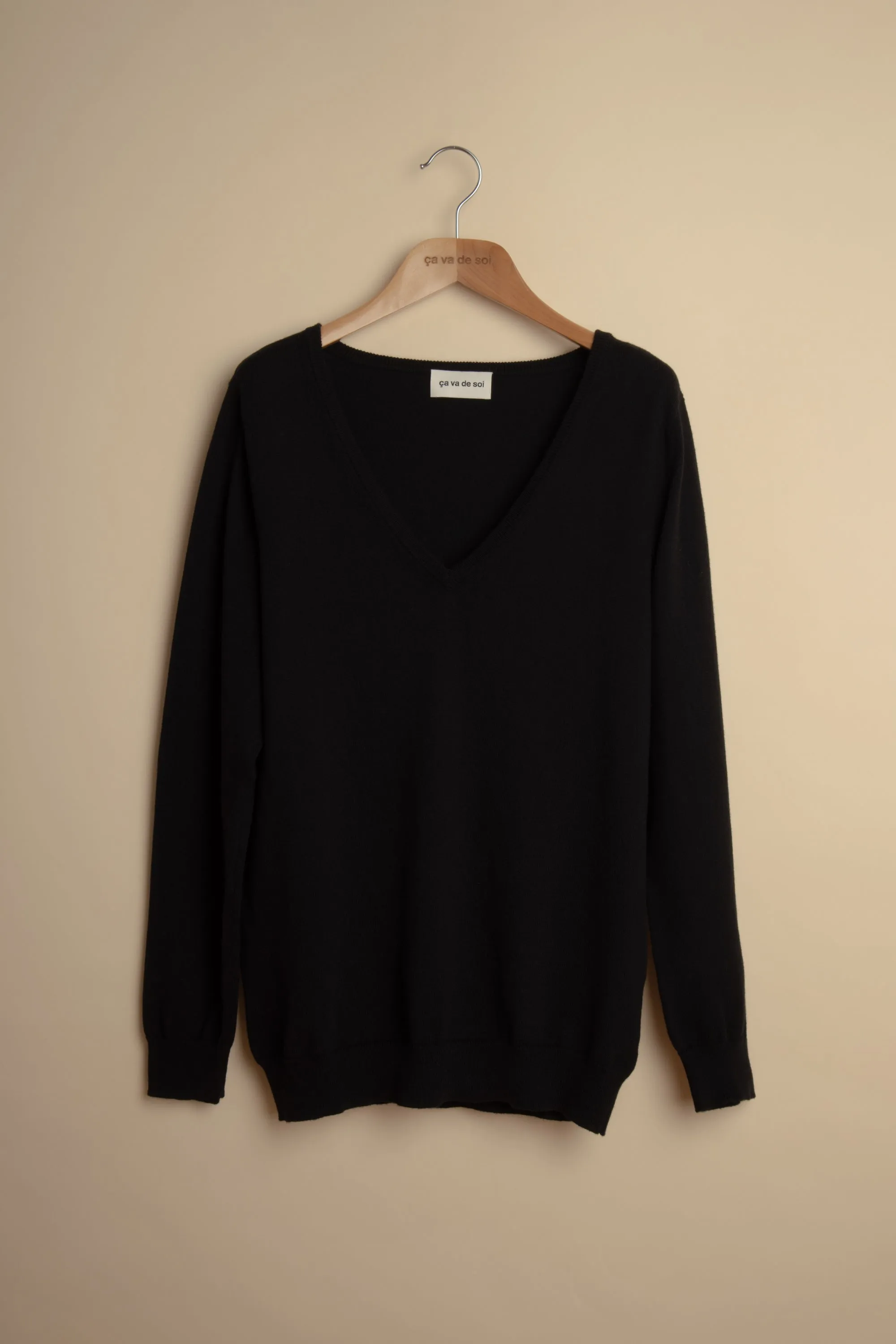 ONEGA black sold by ça va de soi