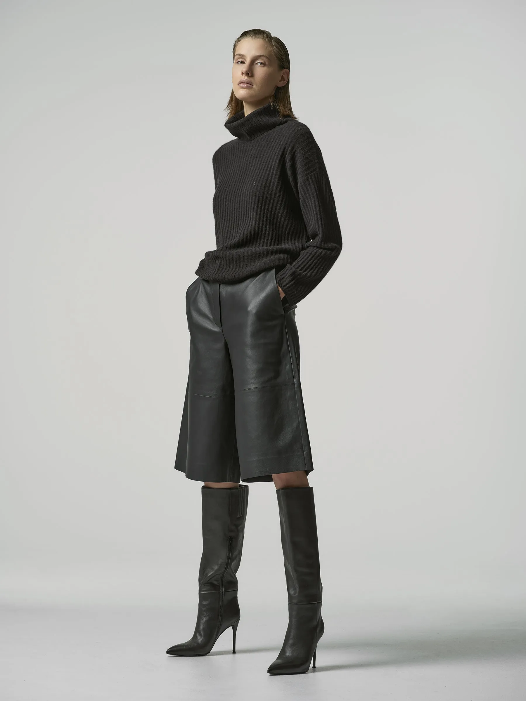 SUTRA black sold by ça va de soi product image thumbnail 2