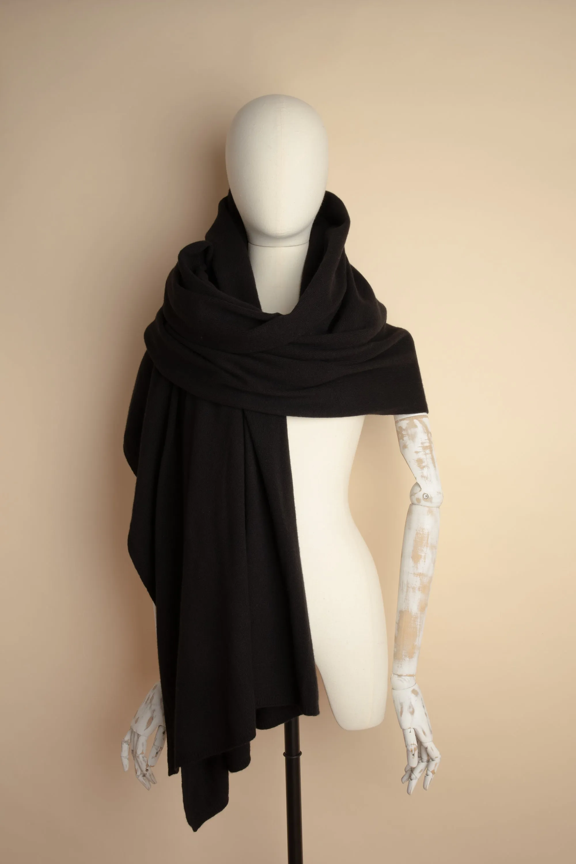 DREAMA black-21 sold by ça va de soi product image thumbnail 2