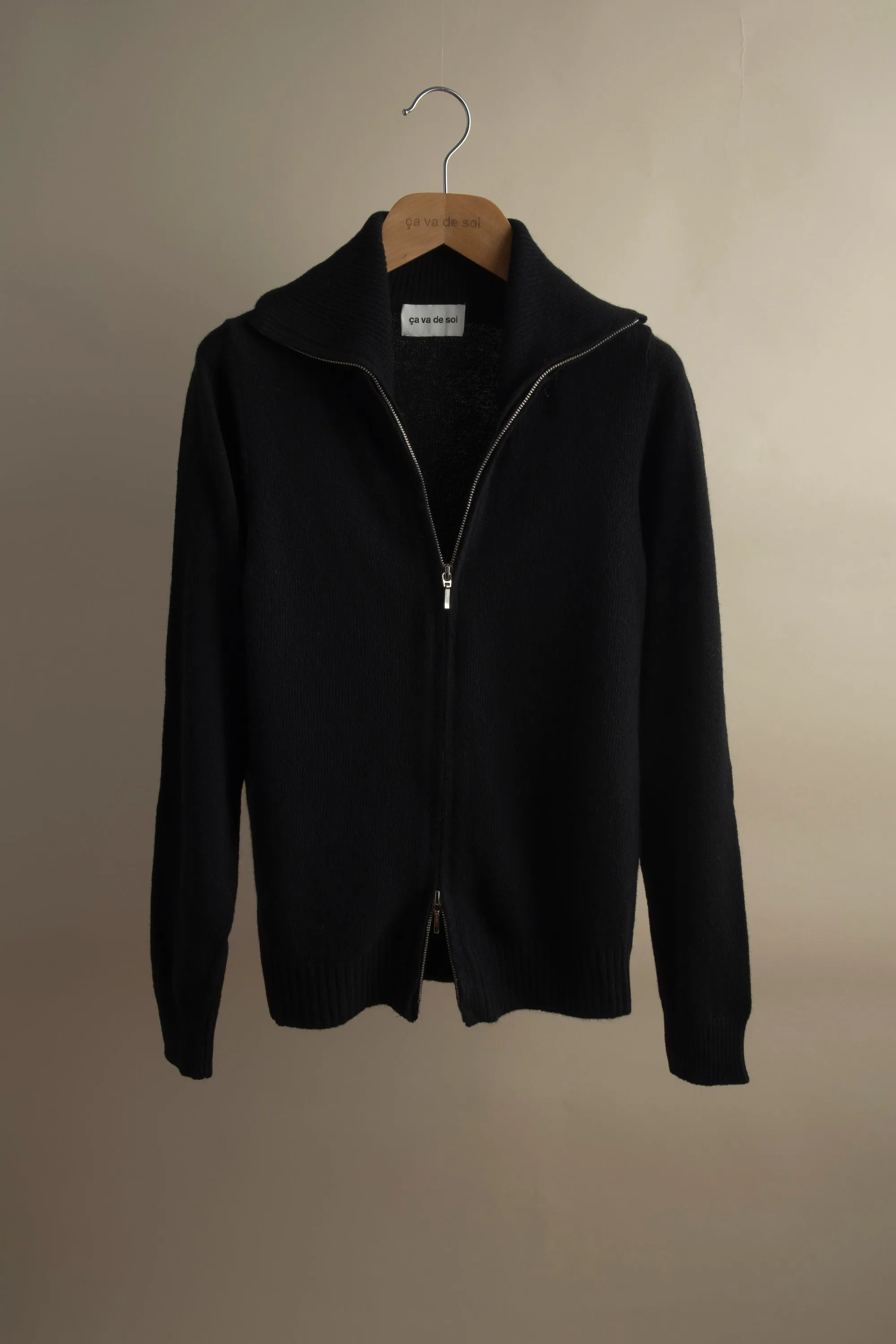 UDNY black sold by ça va de soi