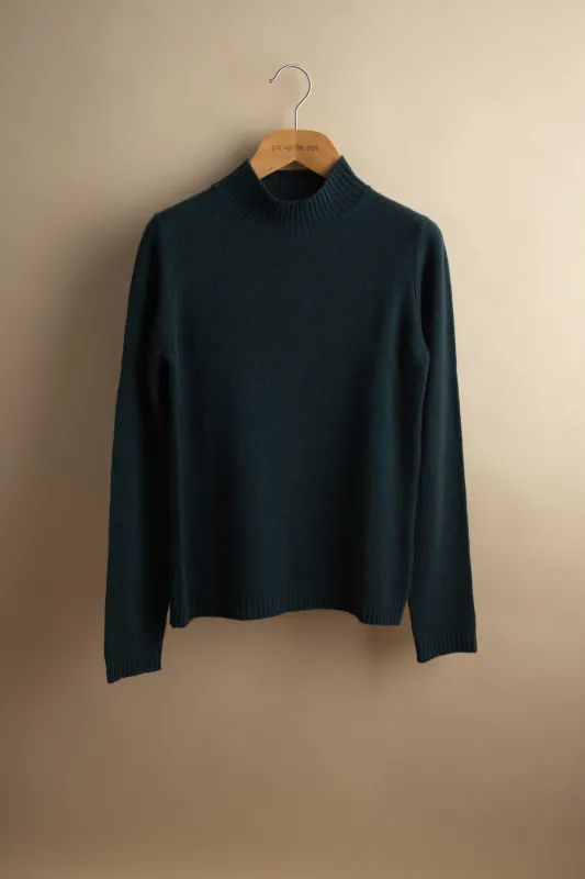 QIIAN emerald sold by ça va de soi