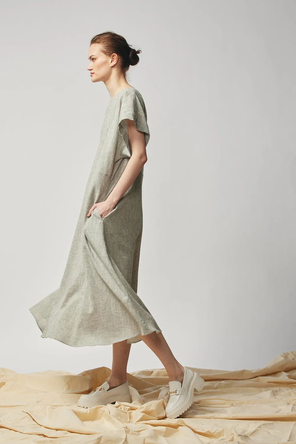 Oversized Tee Dress - Oyster Sample sold by Devlyn van Loon product image thumbnail 3