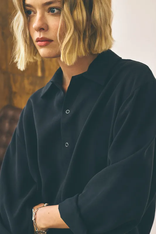 Oversized Snap Shirt - Sandwashed Black made by Devlyn van Loon