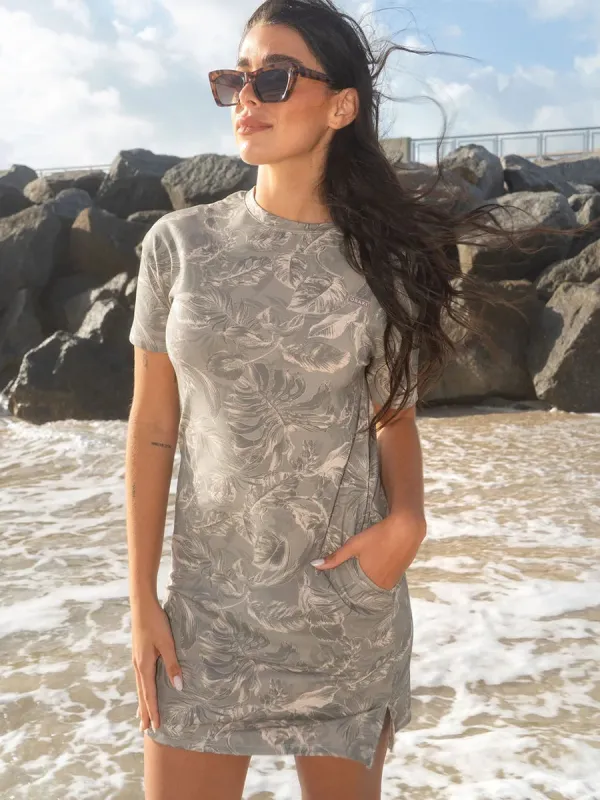 Robe T-Shirt On-The-Go - Foliage sold by Oraki