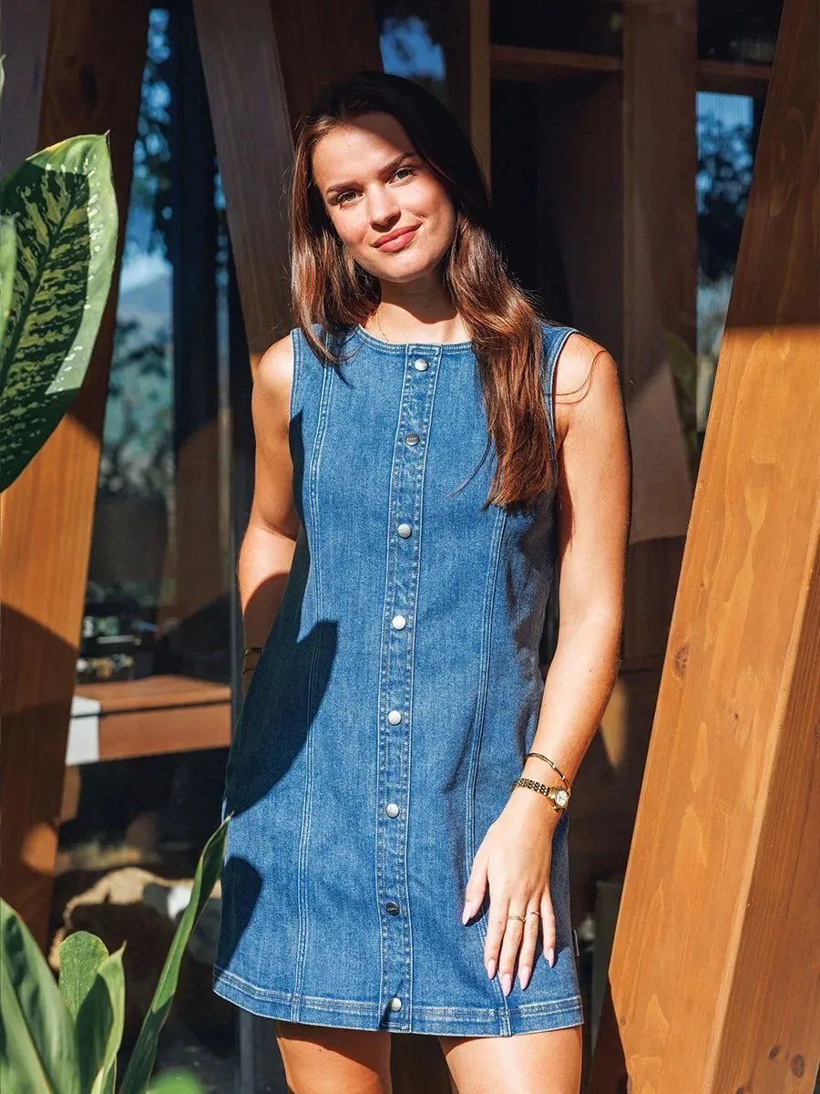 Robe mini en denim sans manches à col rond - Indigo wash sold by Oraki