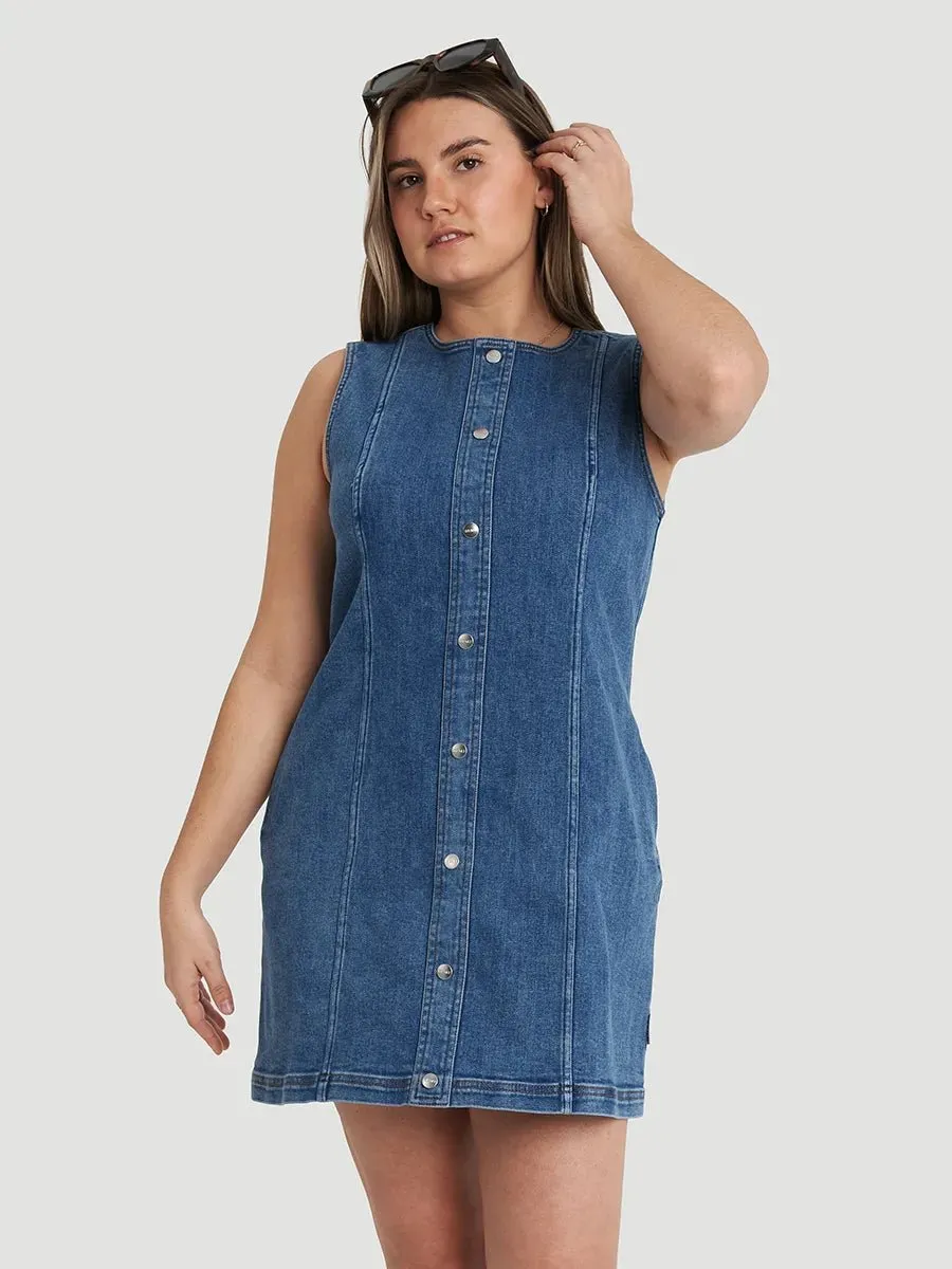 Robe mini en denim sans manches à col rond - Indigo wash sold by Oraki product image thumbnail 3