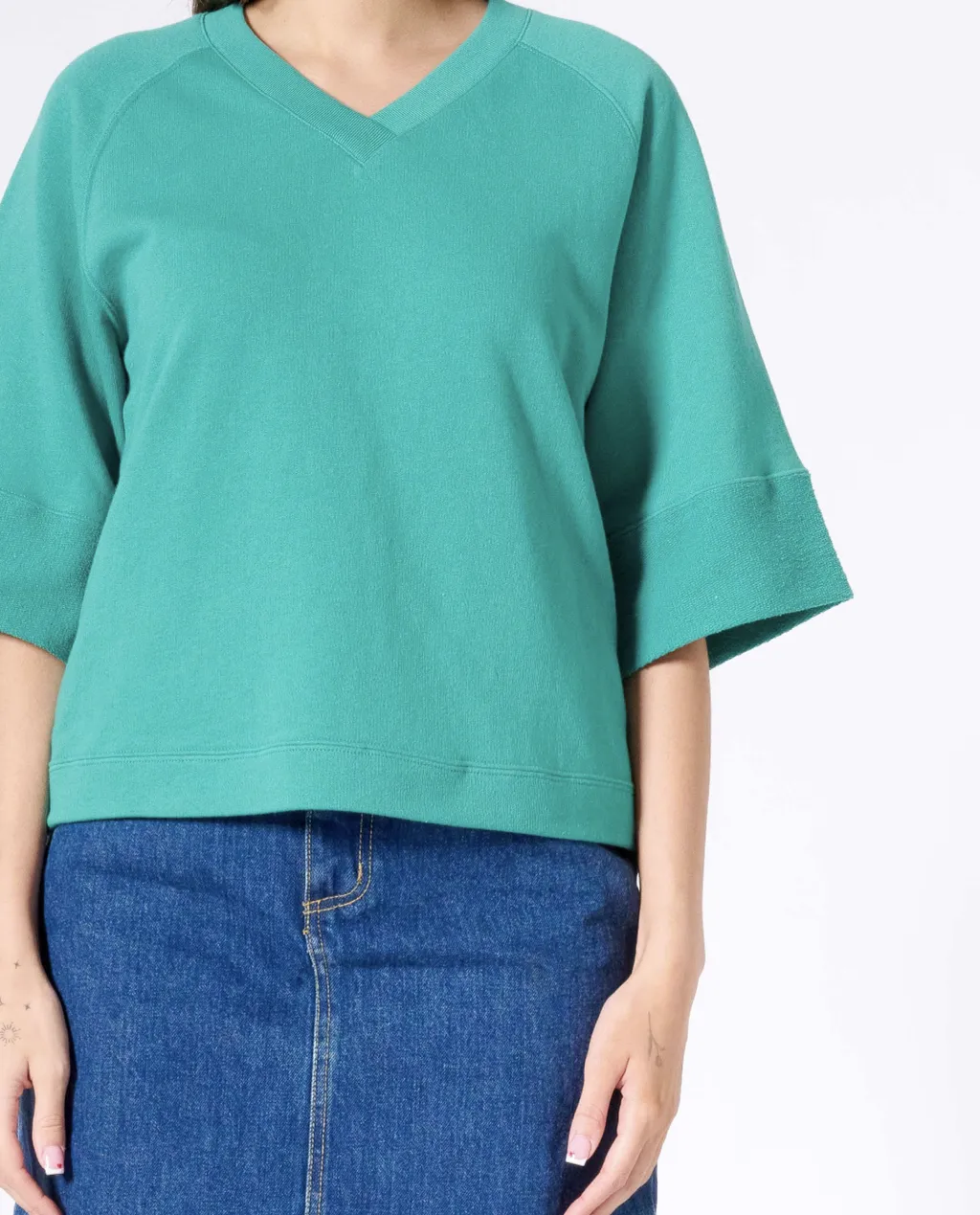 Pomona V-neck sweatshirt sold by preloved