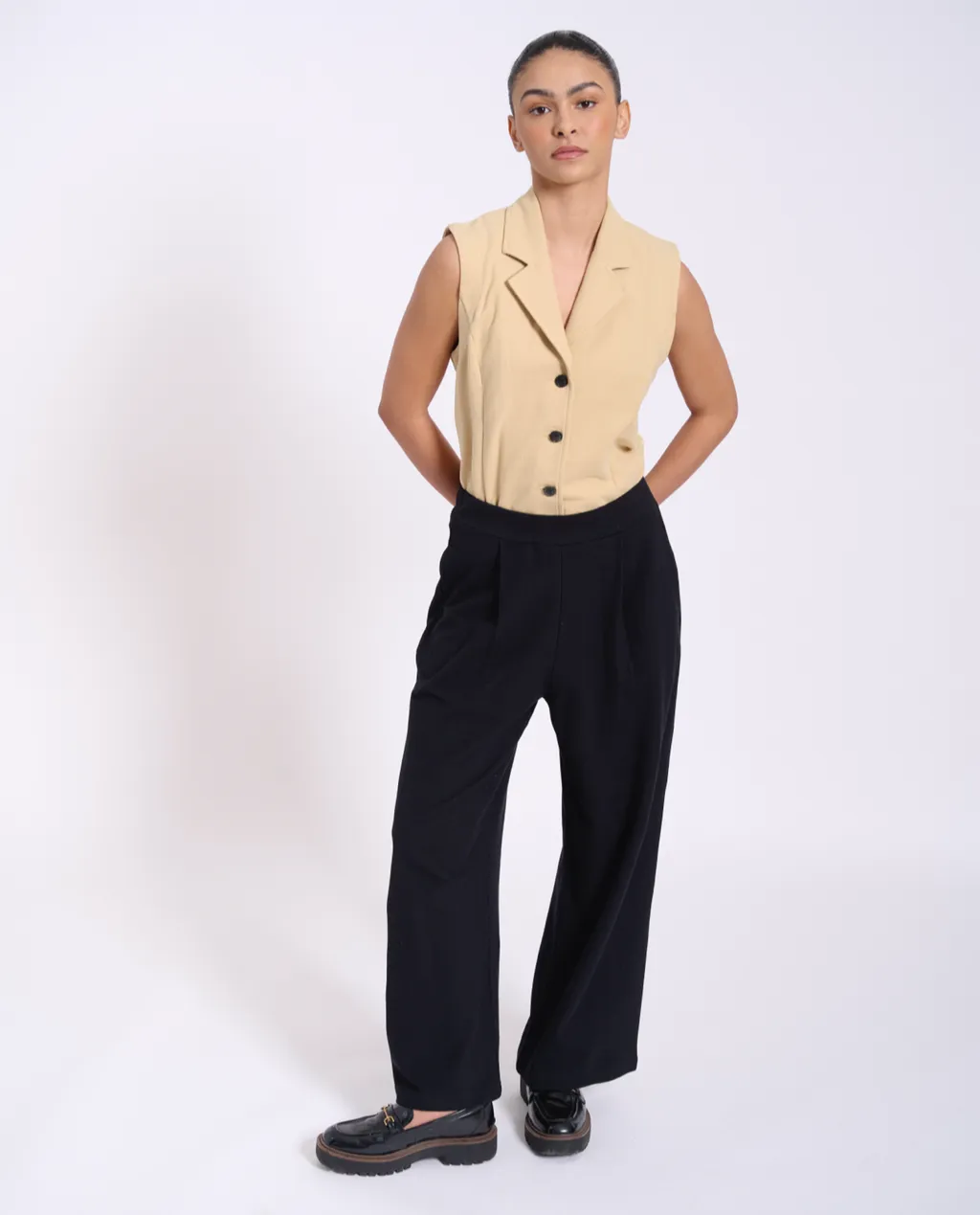 Shalaya ankle pants sold by preloved product image thumbnail 5