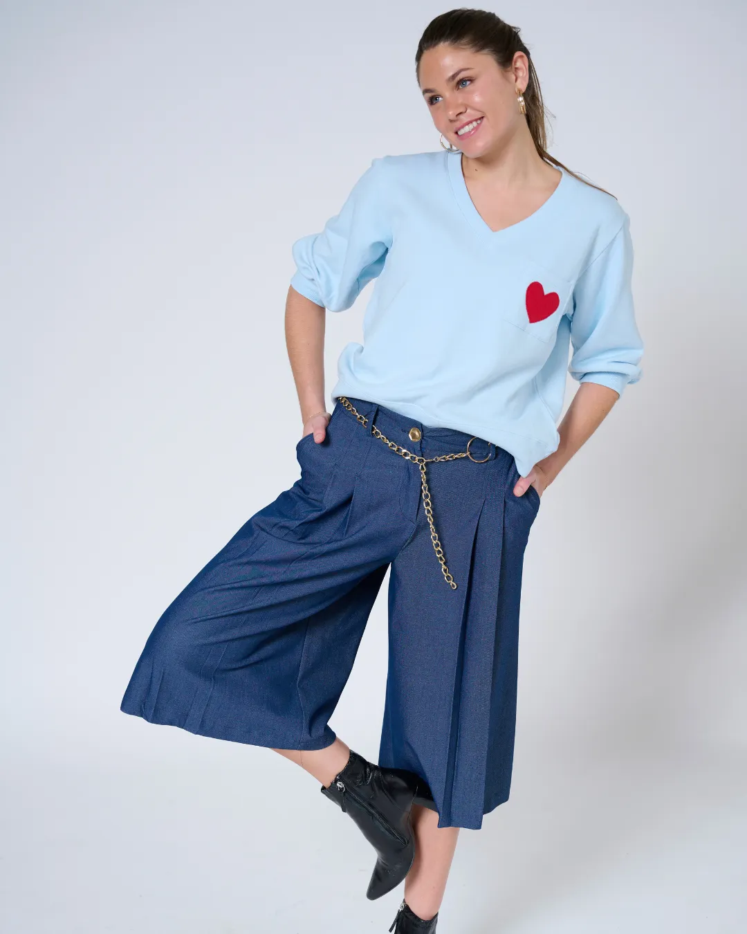 Anja V-neck sweatshirt sold by preloved product image thumbnail 3