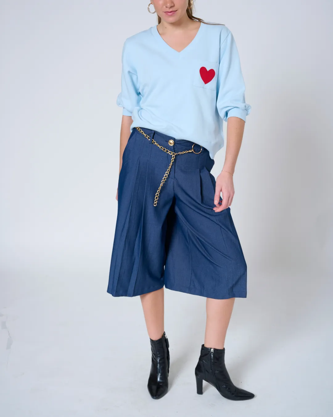 Anja V-neck sweatshirt sold by preloved