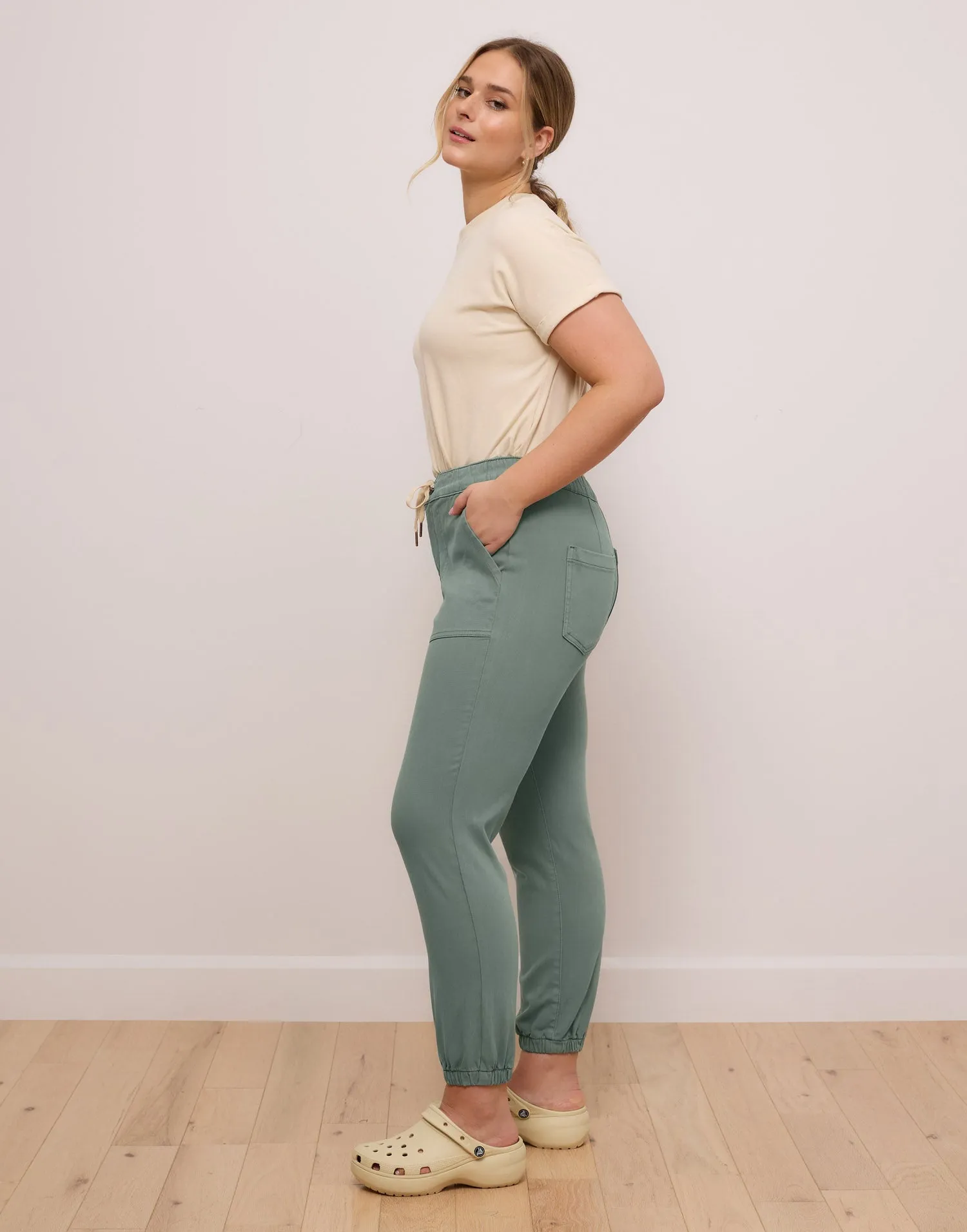 MALIA RELAXED JEANS JOGGER / LAUREL WREATH sold by Yoga Jeans product image thumbnail 3